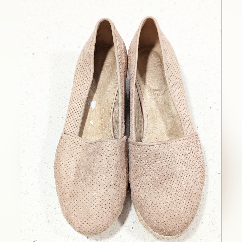 Life Stride Soft System Nude Espadrilles Size 6